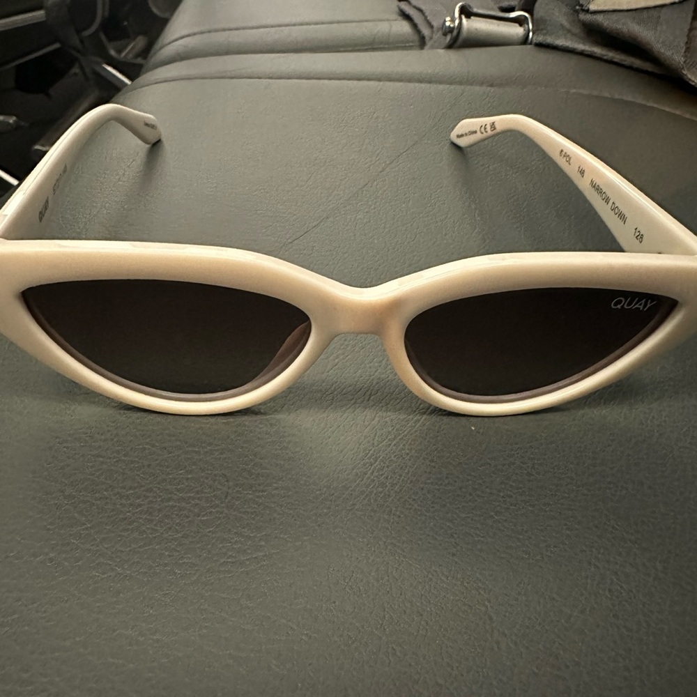 Quay Australia sunglasses white cat eye with case and cloth palm beach style NEW